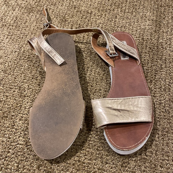 Steve Madden sandals! - Picture 2 of 3